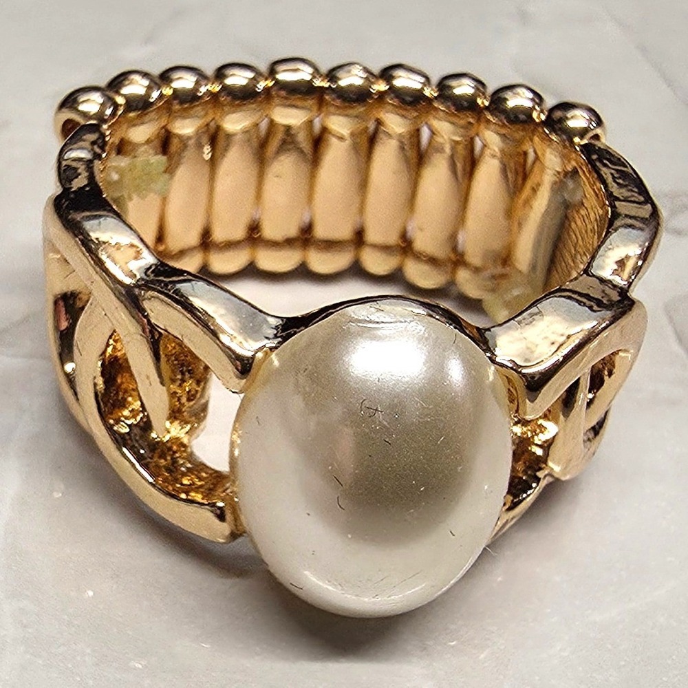 New Ring Gold Tone Faux Pearl Cabochon Stretch Band Plus Size Tiny Defect Read